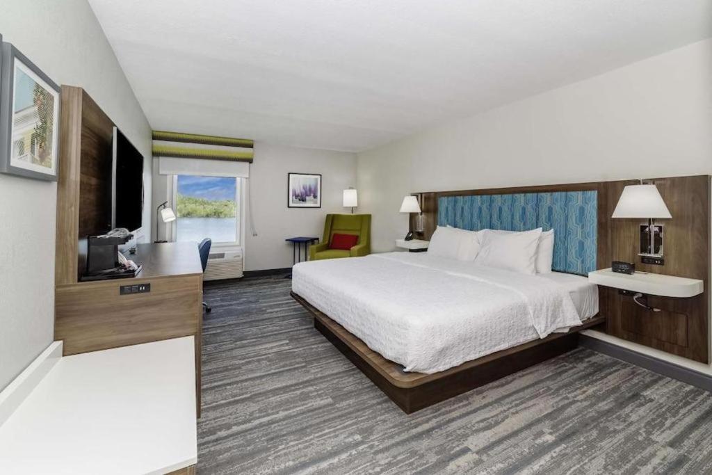 Holiday Inn Express Hotel & Suites Port Charlotte Exterior foto