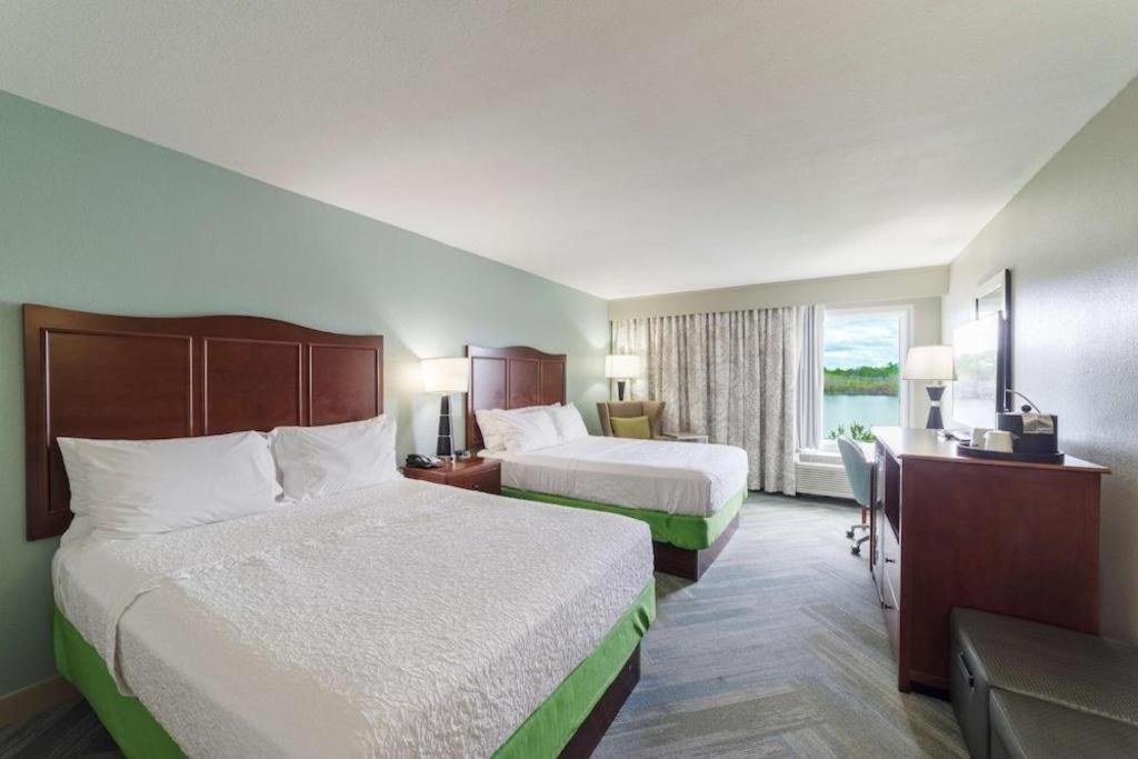 Holiday Inn Express Hotel & Suites Port Charlotte Exterior foto