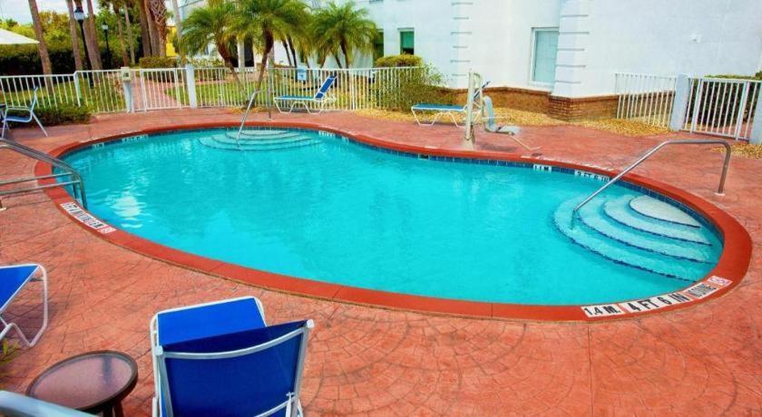 Holiday Inn Express Hotel & Suites Port Charlotte Exterior foto