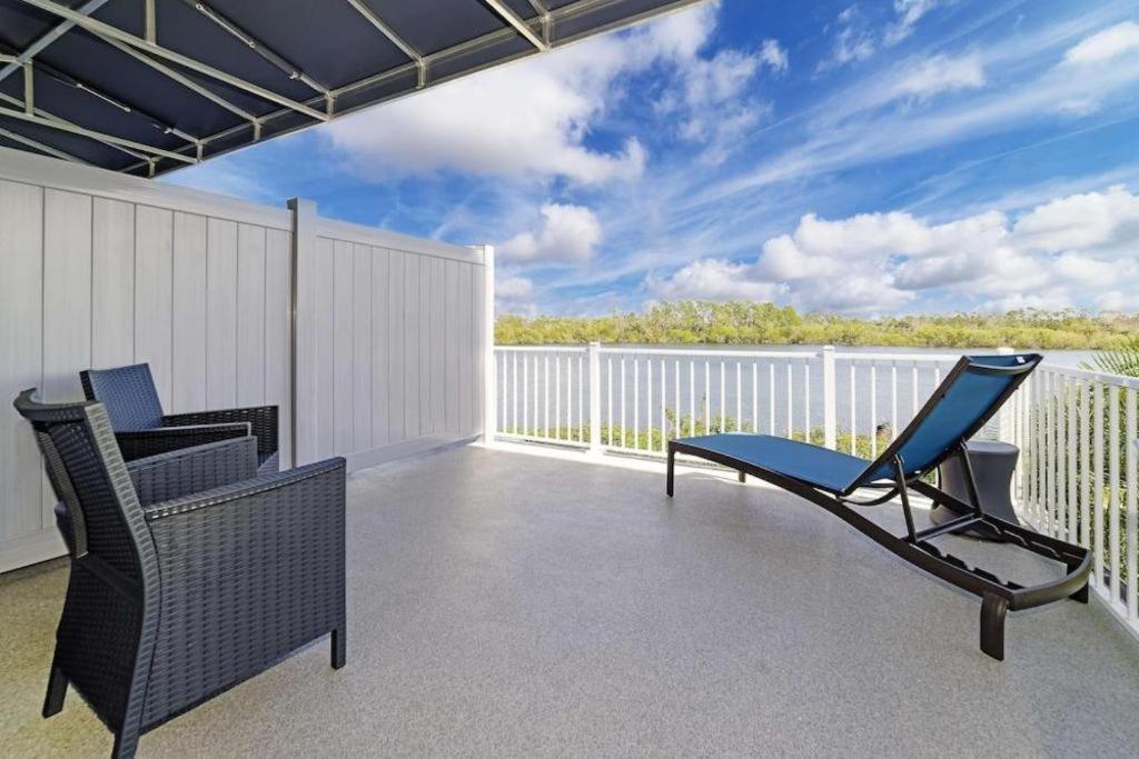 Holiday Inn Express Hotel & Suites Port Charlotte Exterior foto
