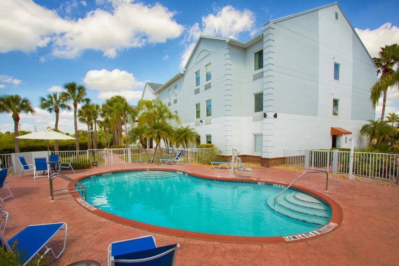 Holiday Inn Express Hotel & Suites Port Charlotte Exterior foto